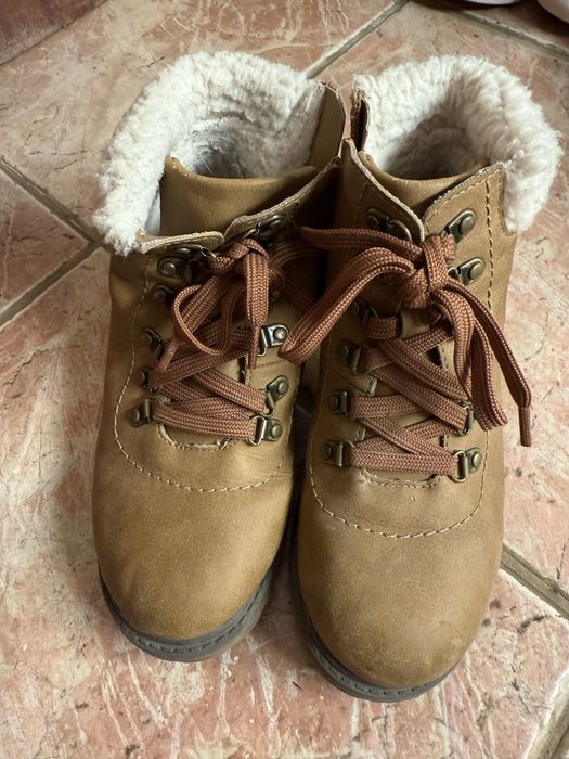 Botas em pelo no interior