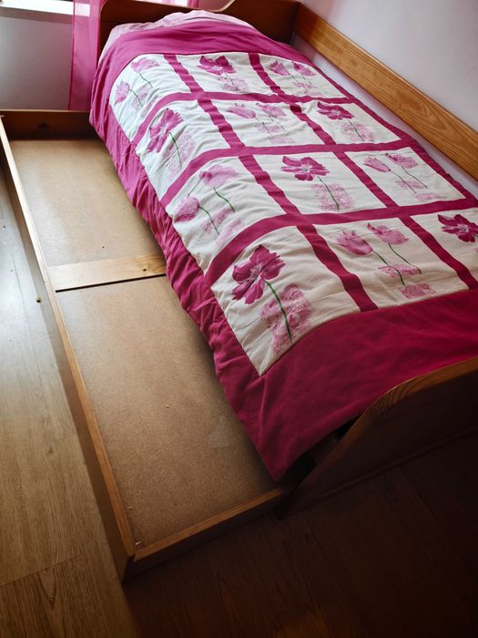Aproveitem conjunto cama e armário em pinho