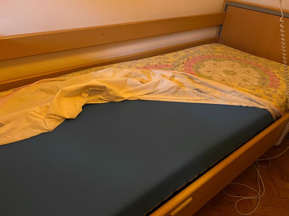 Cama Articulada Elétrica (Invacare) + Colchão Preventivo de Escaras