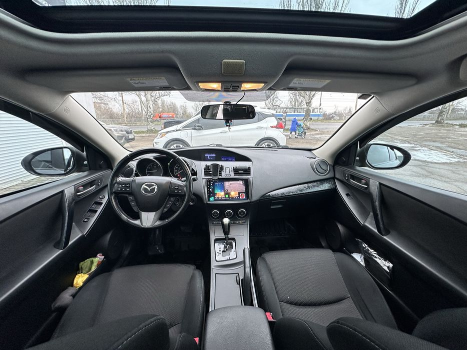 Продам свою автівку Мазда 3 Хетчбек 2012