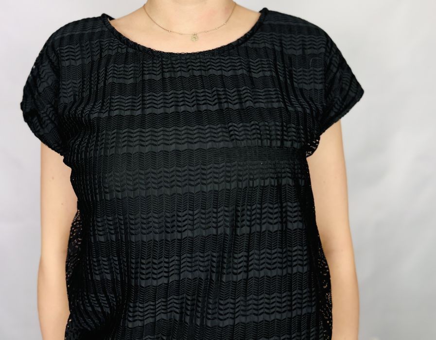 Czarna bluzka z koronkowym przodem S 36