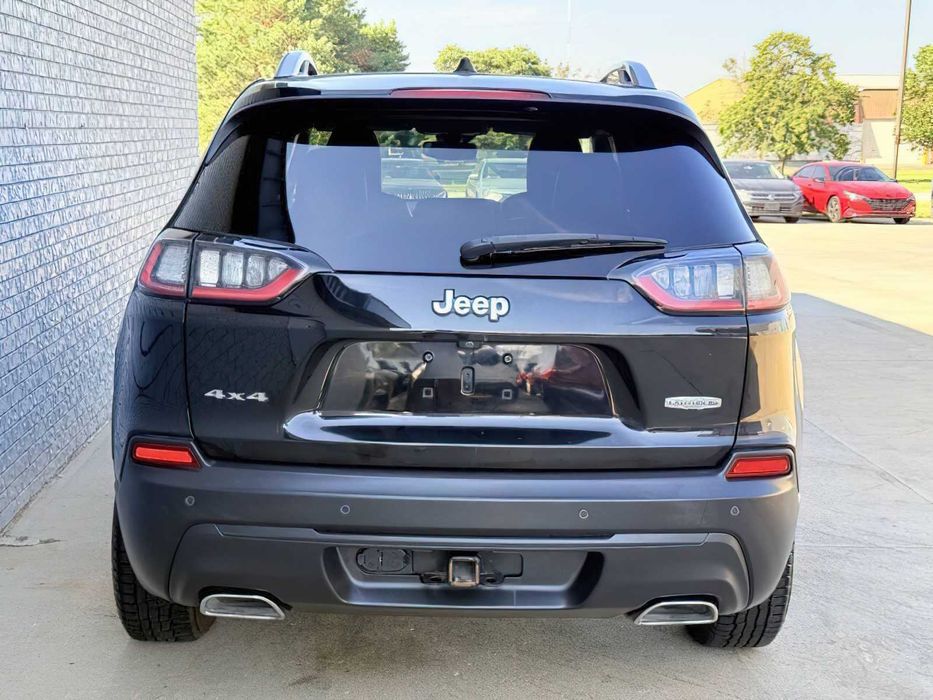 Jeep Cherokee      2021