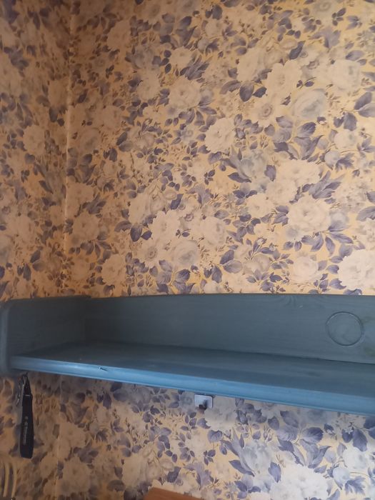 Meble do pokoju z drewna.