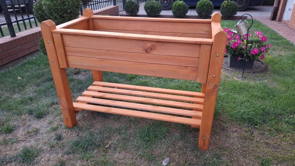 Podwyższana donica drewniana