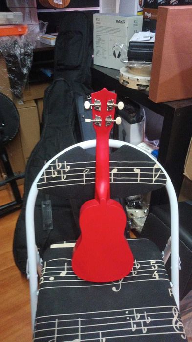 Ukulele Soprano Vermelho C/ Saco Incluído