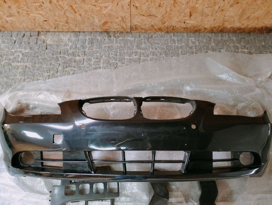 Para-choques original BMW E60 com completo.