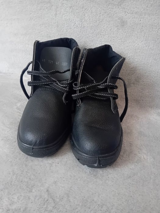 Męskie buty robocze.
