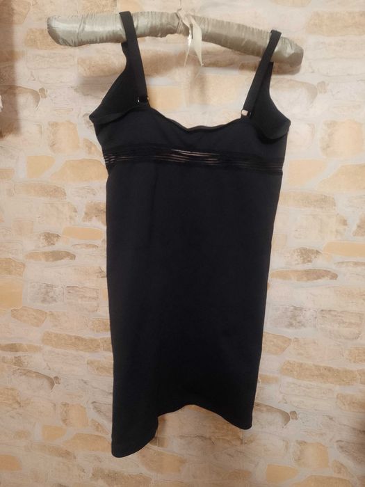 (40/L) Triumph/ Czarna Halka Mocno modelująca z Londynu