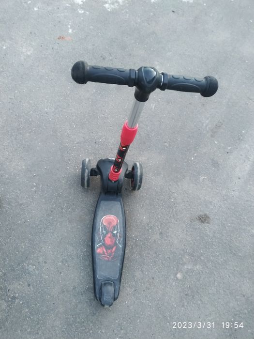 Дитячий самокат триколісний