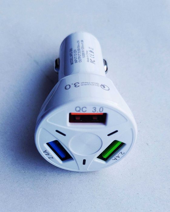 Carregador rápido USB triplo de ligar ao carro de 5V e 3A