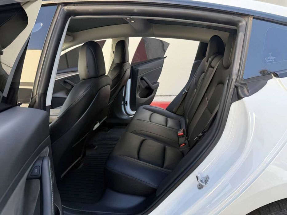 Tesla Model 3      2022