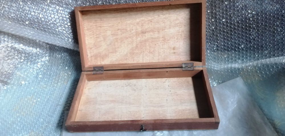 Caixas em madeira para bolas de bilhar