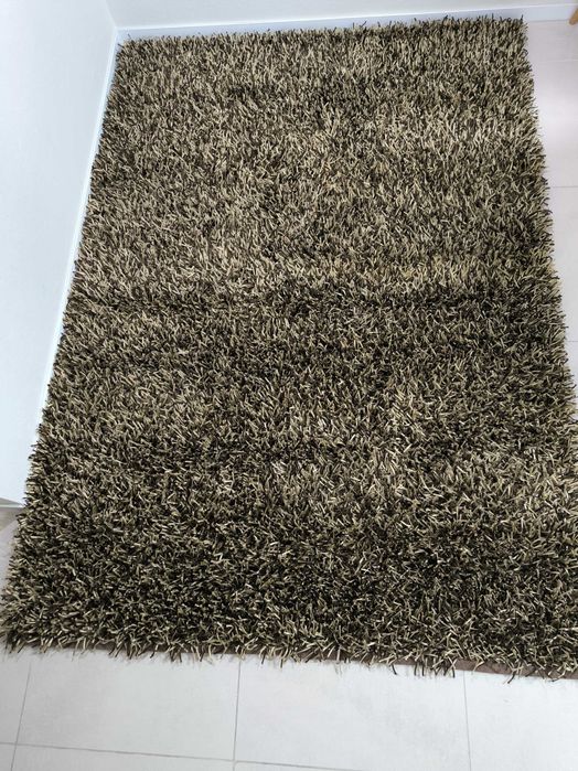 Tapete castanho e bege