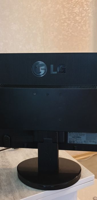 Манитор LG ,б/у,рабочий.