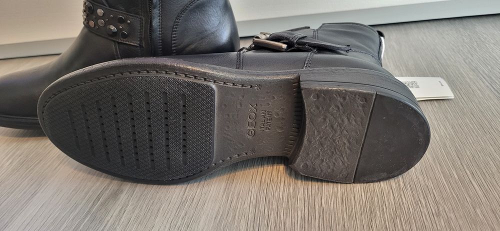 Botins em pele genuína GEOX novos com etiqueta