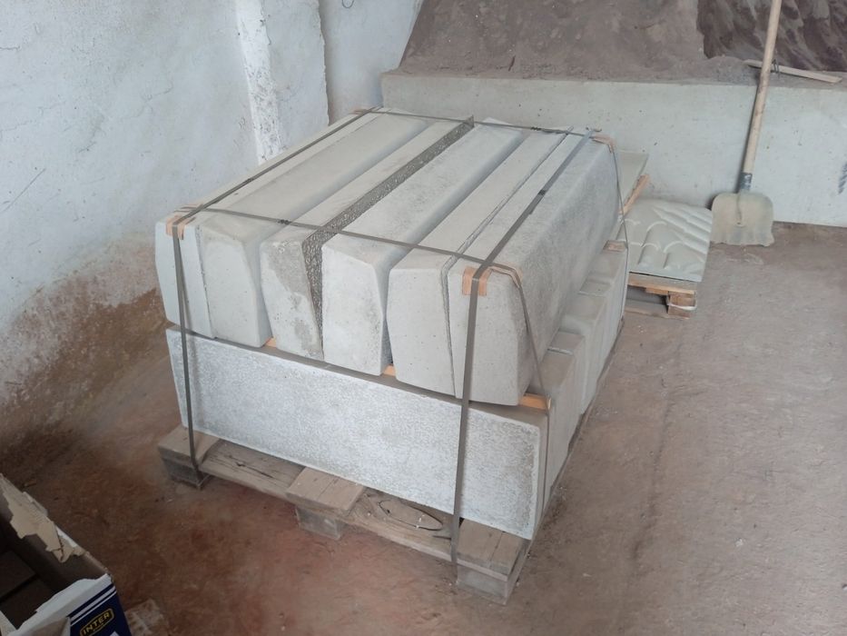 Бордюр дорожній |