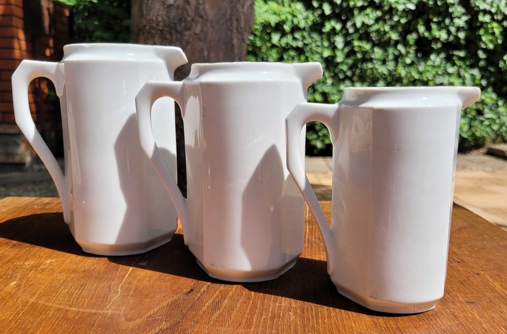 Przedwojenne porcelanowe dzbanki kuchenne