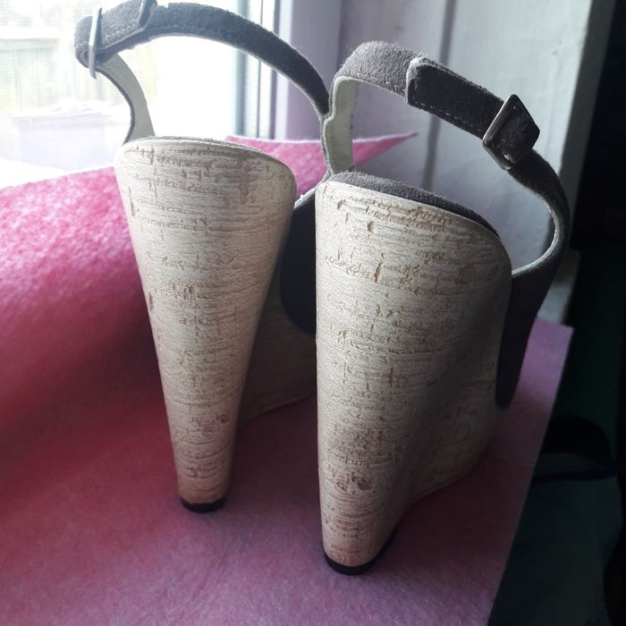 Кожаные босоножки фирменные новые