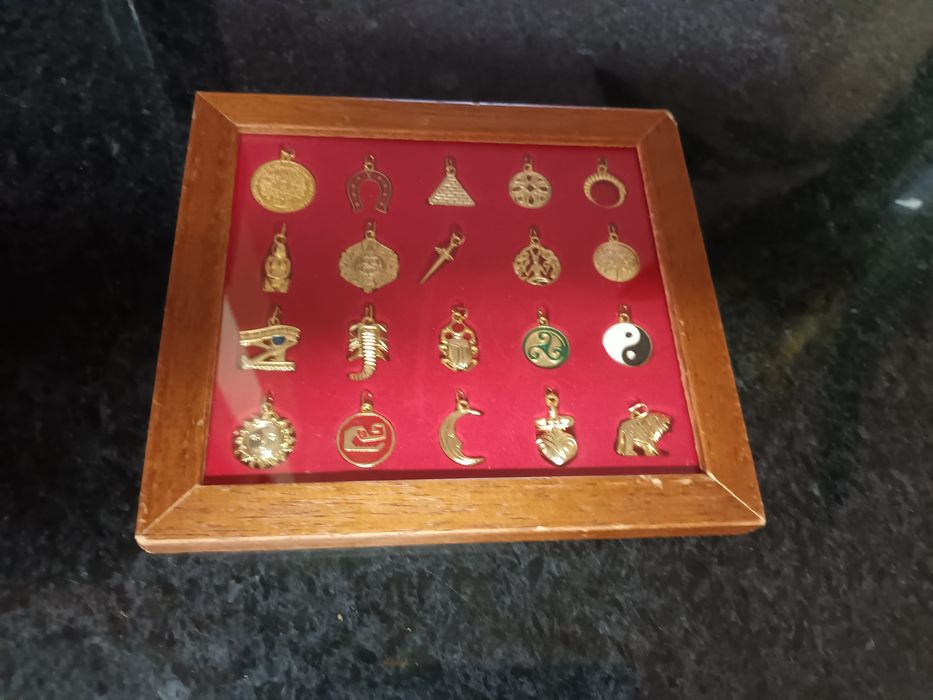 2 Molduras com Miniaturas