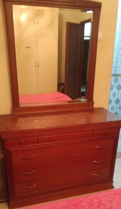 Cama de Casal, 2 mesas de cabeceira e cómoda com Espelho (oferecemos o estrado mais o colchão)