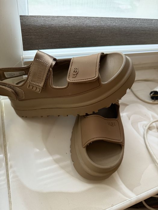 Босоніжки UGG сандалі