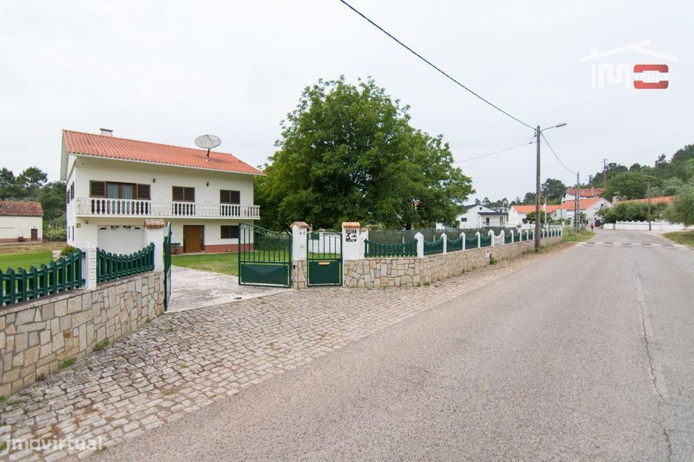 Excelente Moradia T4 R/C E 1º Andar Em Demo São Mamede Batalha