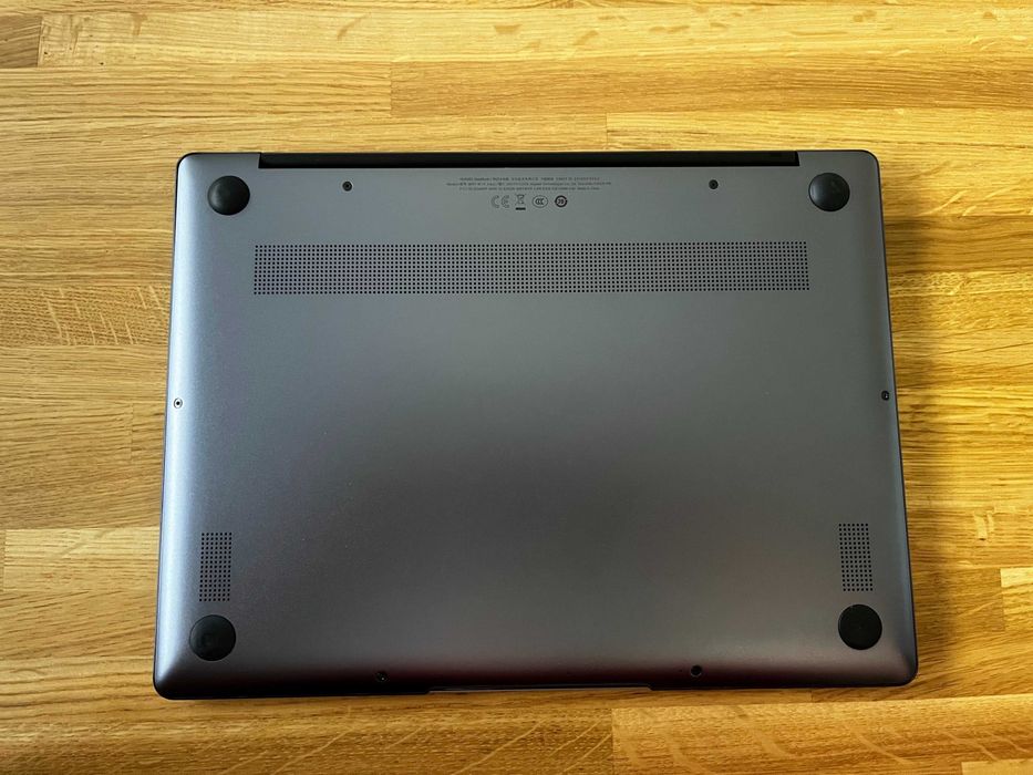 Huawei MateBook 13 (WRT-W19) - Intel i5-8265U / 256 GB SSD / 8GB RAM