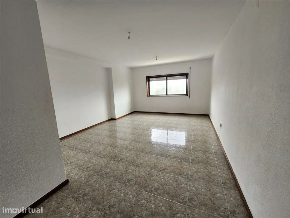 Apartamento T2 situado em Vilar do Paraíso — Mafamude E Vilar Do Paraíso, Porto