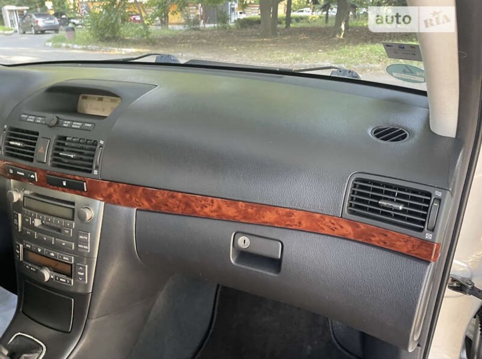Продам Toyota Avensis 2003 р.  2.0 бензин