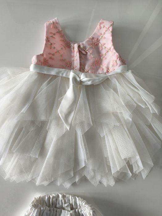 Elegancka sukienka dla dziewczynki r. 62 jak nowa