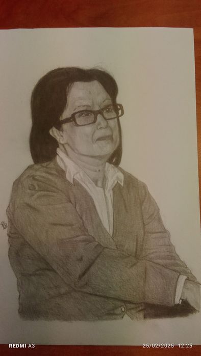 Faço desenhos de retratos a lápis