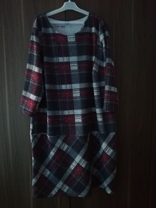 Sukienka w kratkę, z dzianiny. Rozmiar 44 /xxl