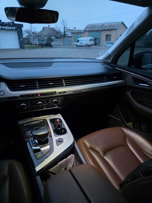 AUDI Q7 2018 року