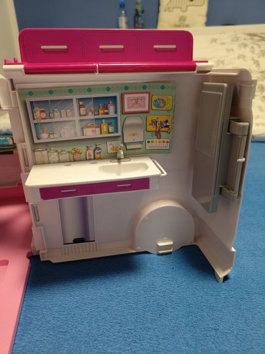Zestaw Barbie duży samochód, domek, lekarz  gratis lalki barbie