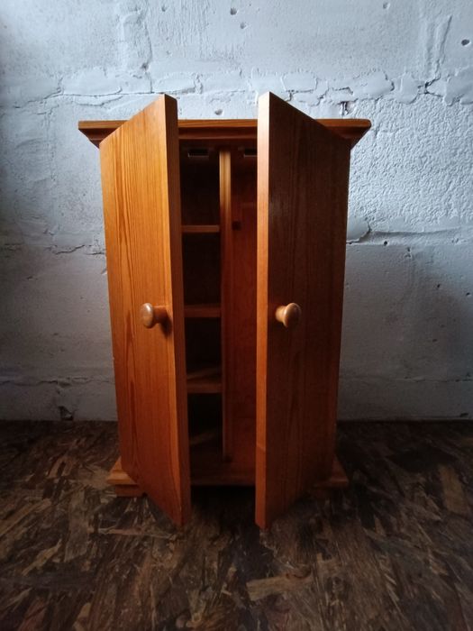 лялькова шафа з натурального дерева