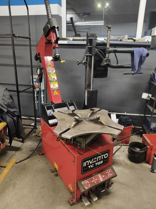Montażownica do opon osobowych Invento TC722 do 22". Używana.