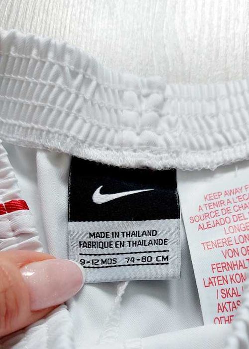 Białe krótkie spodenki Nike Arsenal rozmiar 74-80 stan bardzo dobry