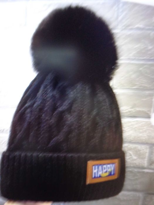 czapka nowa czarna z pomponem