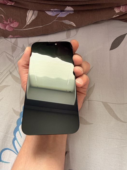 Дисплей iPhone 16 Pro Max дефект