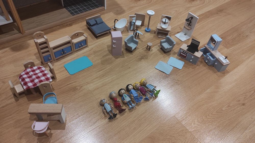 Domek dla lalek z wyposażeniem