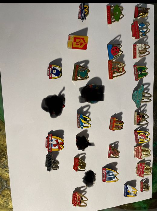 Pinos e crachas Mcdonald’s