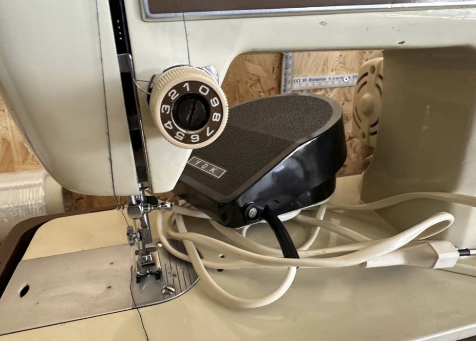 Profesjonalna maszyna do szycia