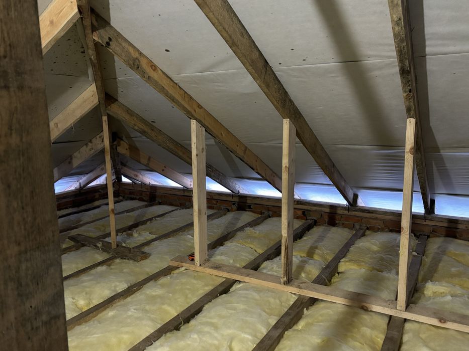 Утеплення даху, горища, стелі мінватою. Заощаджуйте до40% на опаленні!