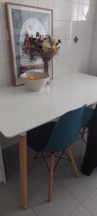 Mesa de cozinha branca
