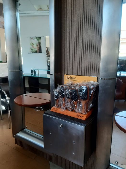 Bancadas de cabeleireiro em muito bom estado