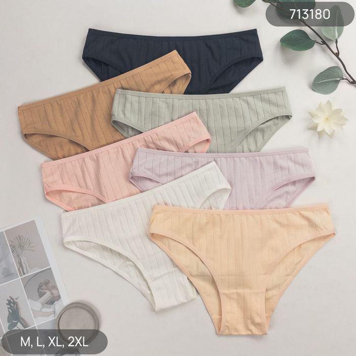 Жіночі трусики набором