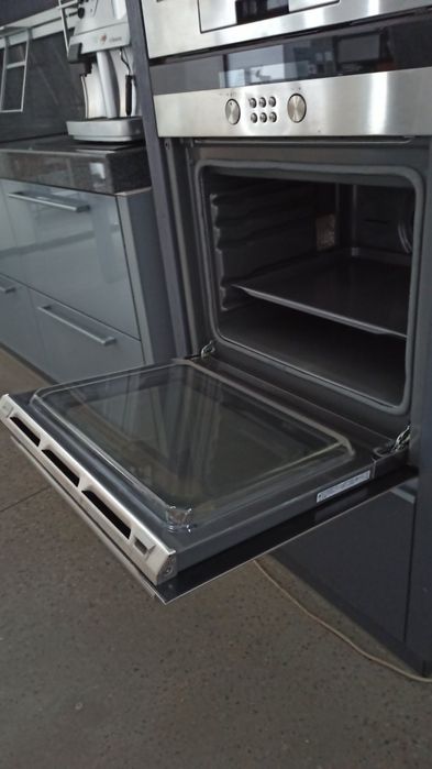 Духова шафа електрична SIEMENS HB 780570