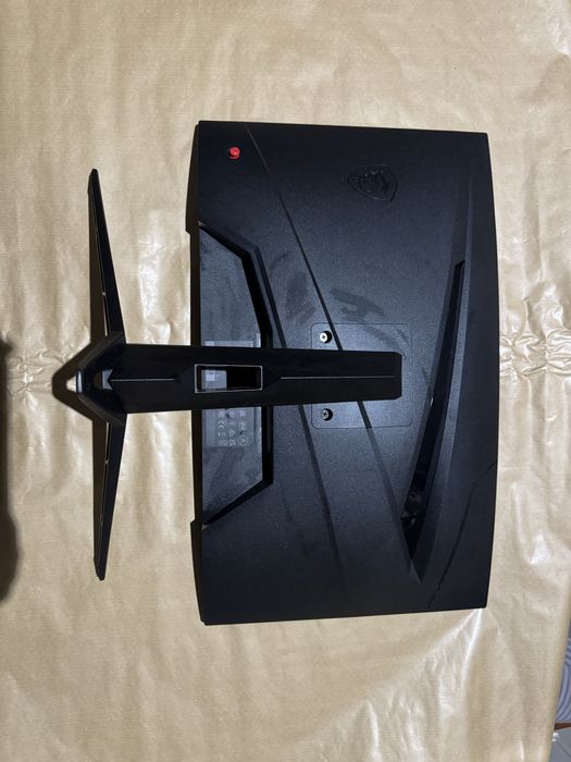 Monitor curvado MSI 144hrtz 24”