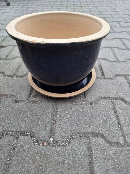 Doniczka ceramiczna z podstawką 
Wys 21cm śre 30cm