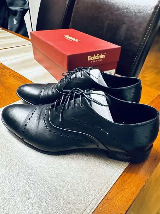 Buty wsuwane damskie oksfordki Baldinini 42 czarne skórzane idealne
